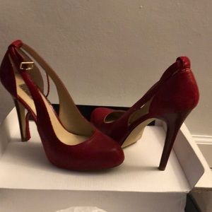 Luceyred garnet heels. 5 “